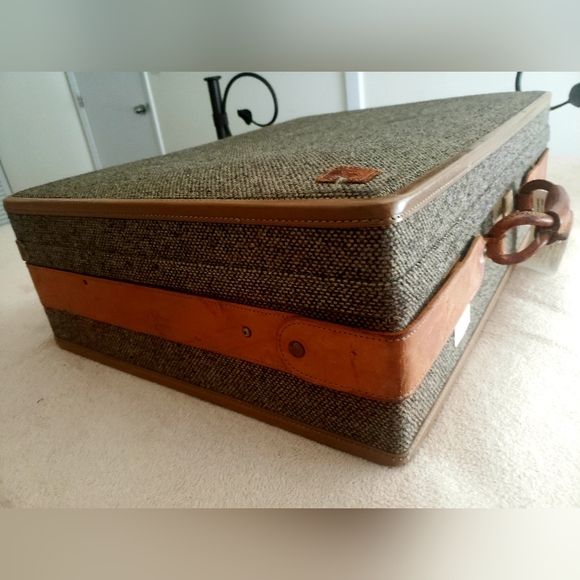 Vintage Tweed Suitcase with Leather Accents - Picture 4 of 13